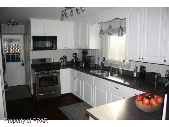 305 W ELWOOD AVE, Raeford, NC 28376