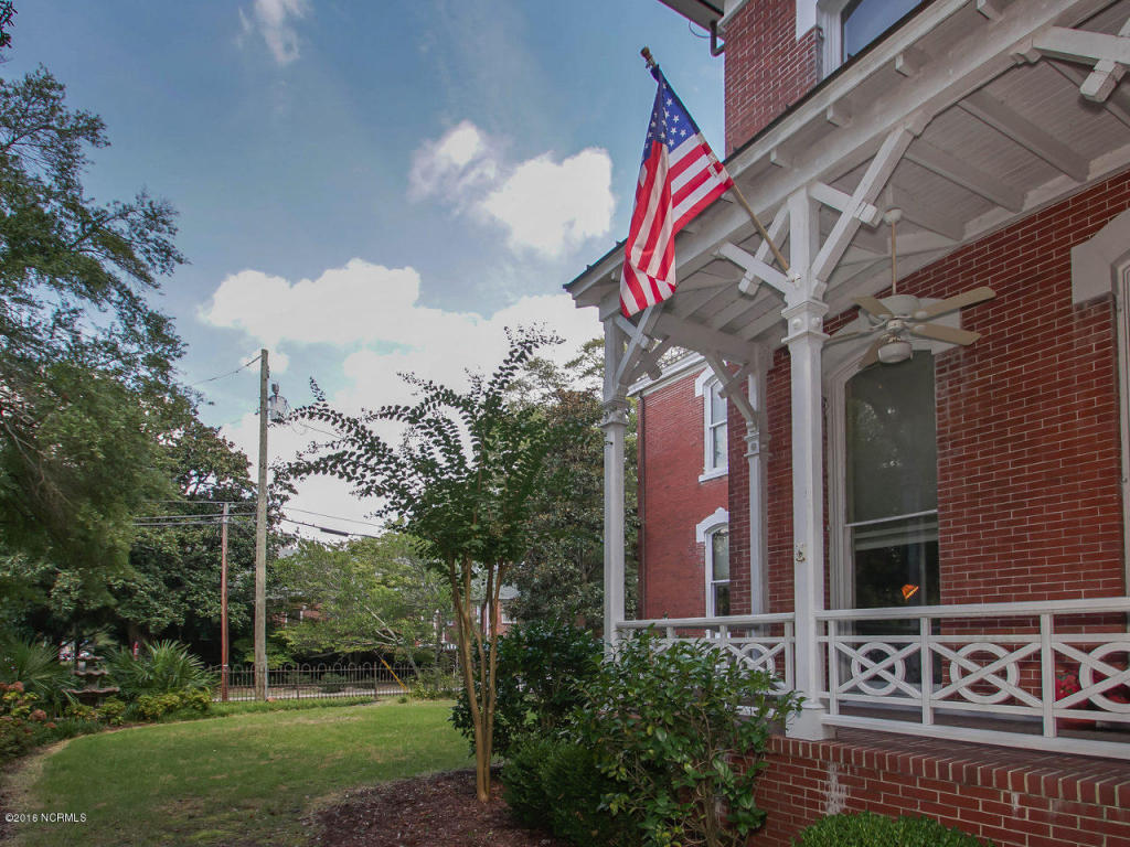 305 S 3rd St, Wilmington, NC 28401