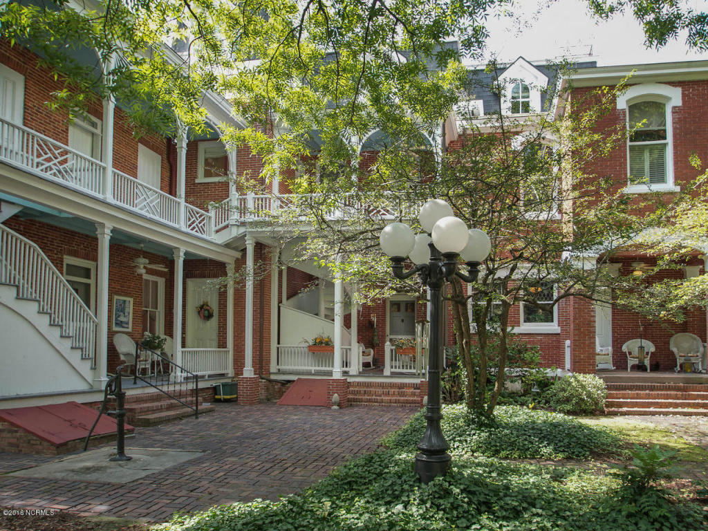 305 S 3rd St, Wilmington, NC 28401