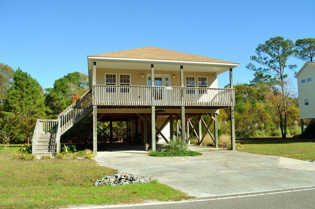 815 Driftwood Drive, Hampstead, NC 28443