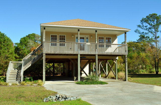 815 Driftwood Drive, Hampstead, NC 28443