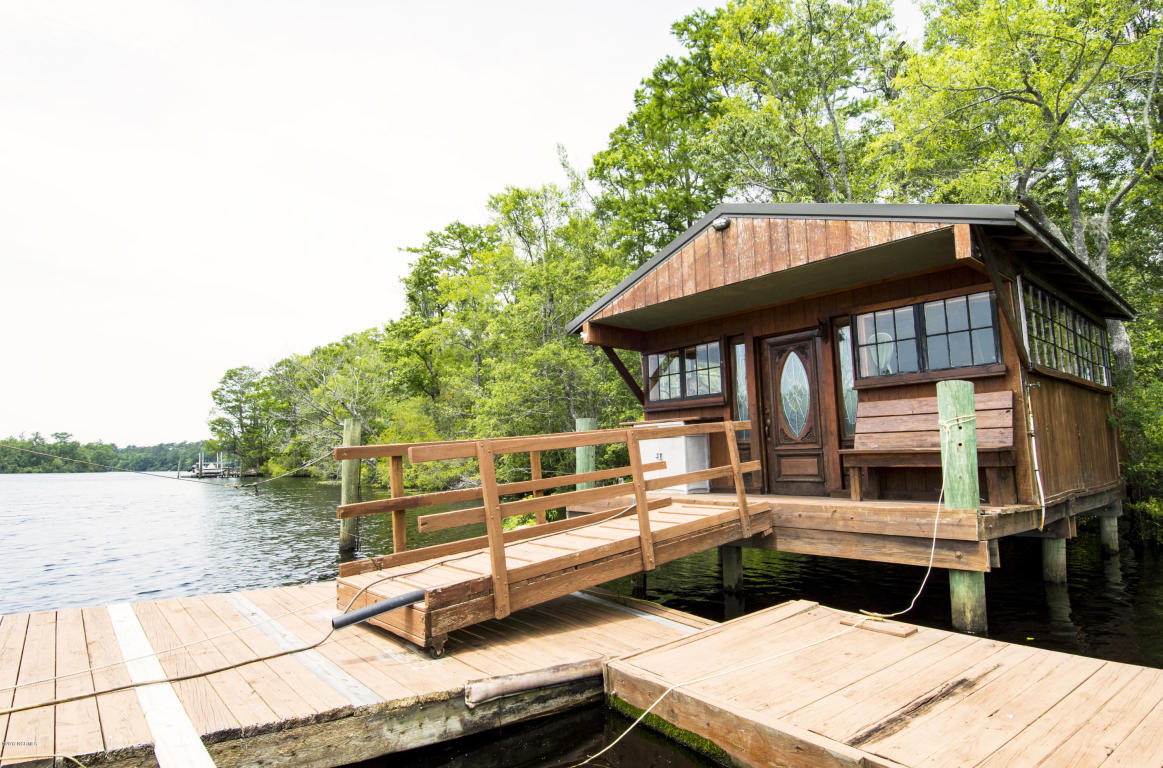 165 Gooseneck Road W, Rocky Point, NC 28457