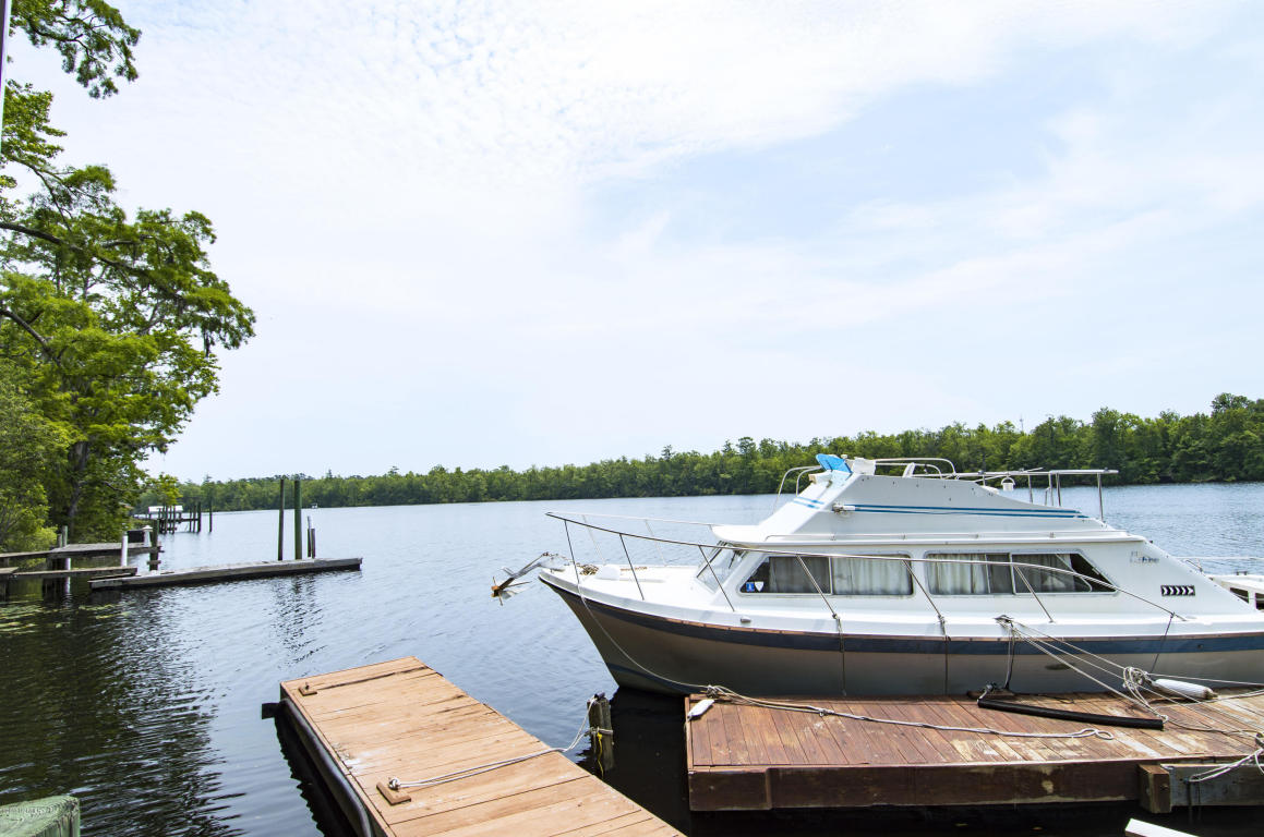 165 Gooseneck Road W, Rocky Point, NC 28457