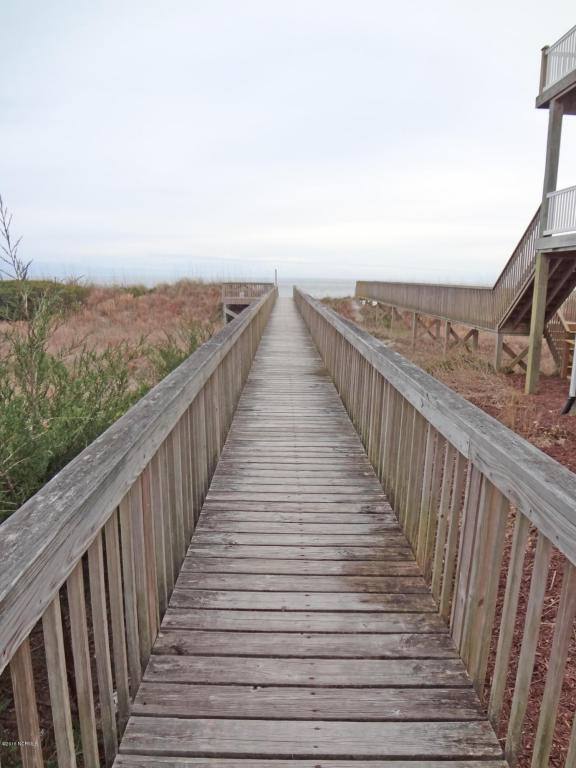 37 Porpoise Place, North Topsail Beach, United States 28460