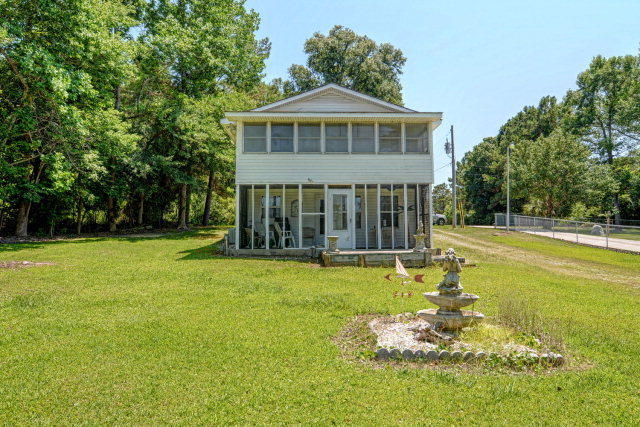 143 Sherrill Loop Road, Sneads Ferry, NC 28460