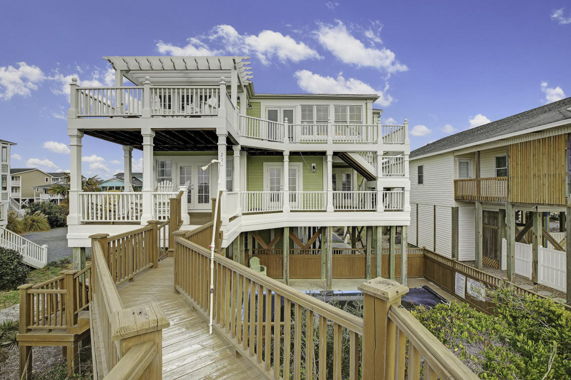 223 Ocean Boulevard W, Holden Beach, NC 28462
