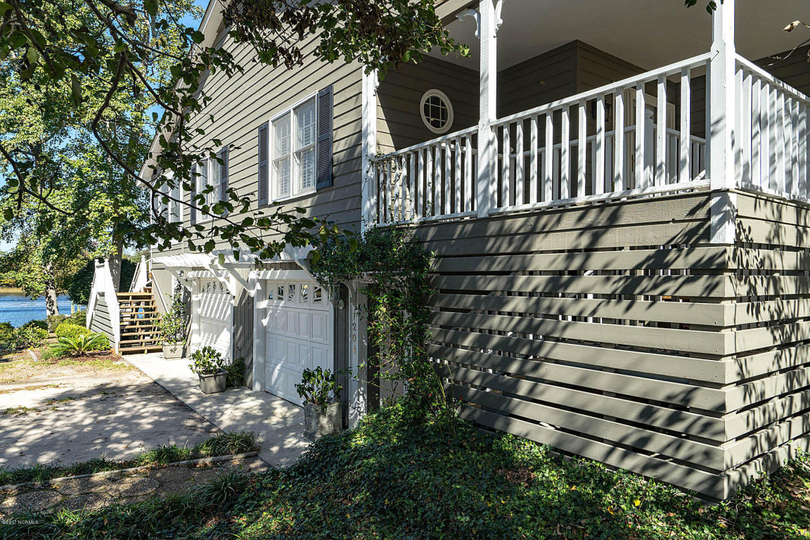 1204 W Yacht Drive, Oak Island, NC 28465