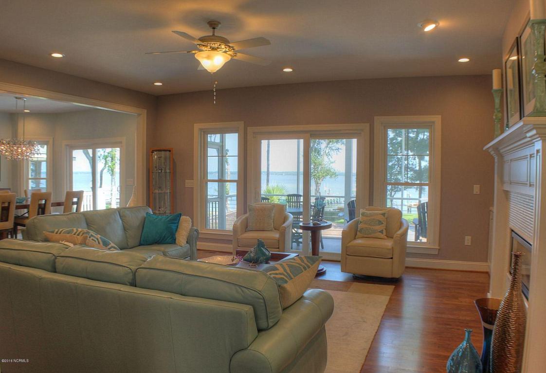 240 Oakleaf Drive, Pine Knoll Shores, NC 28512