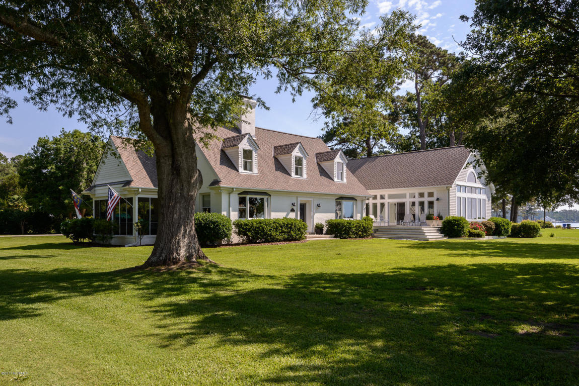 901 South Avenue, Oriental, NC 28571