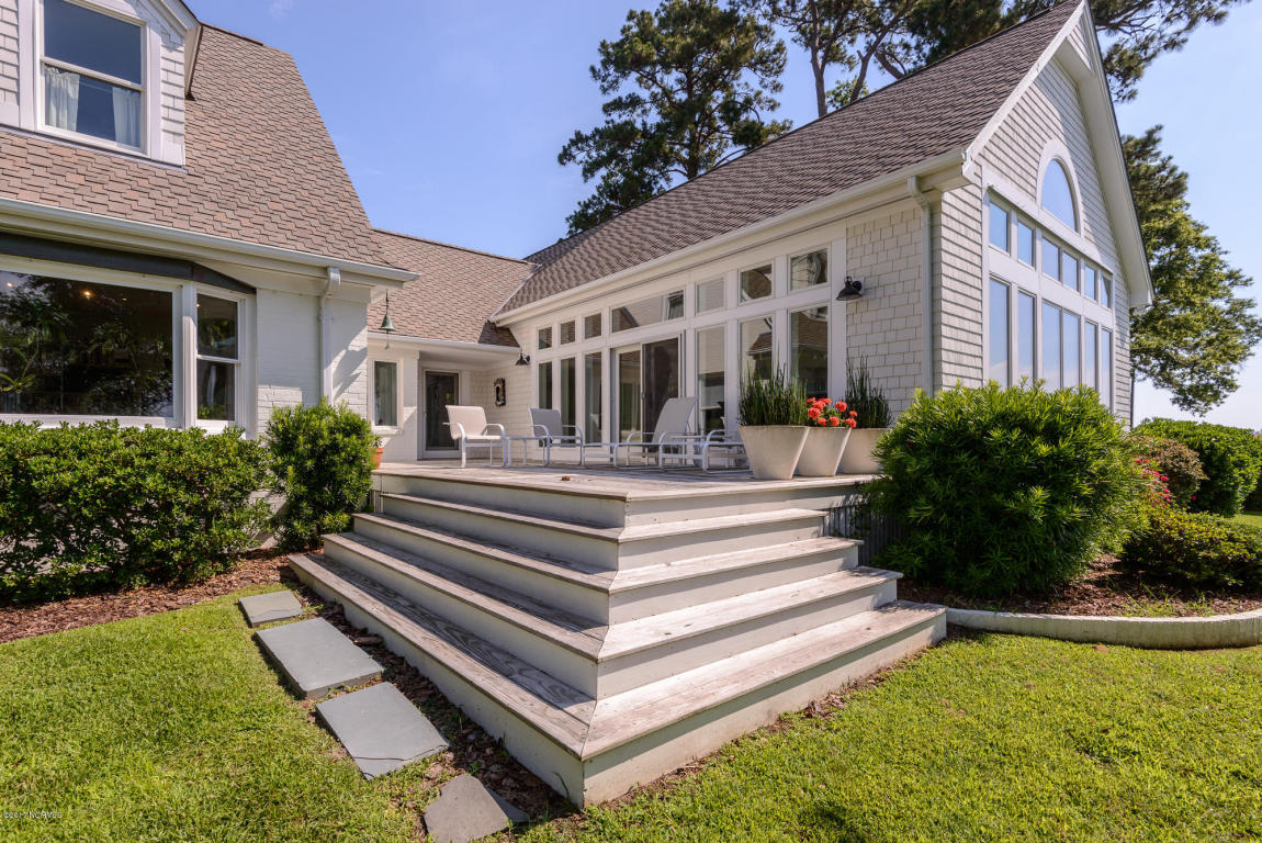 901 South Avenue, Oriental, NC 28571