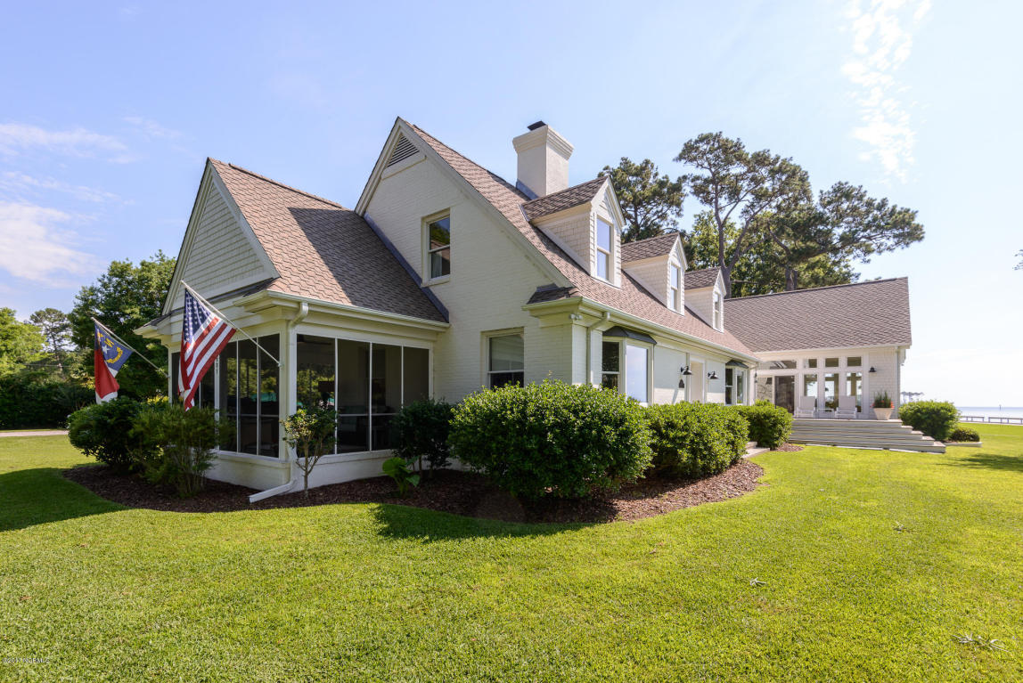 901 South Avenue, Oriental, NC 28571
