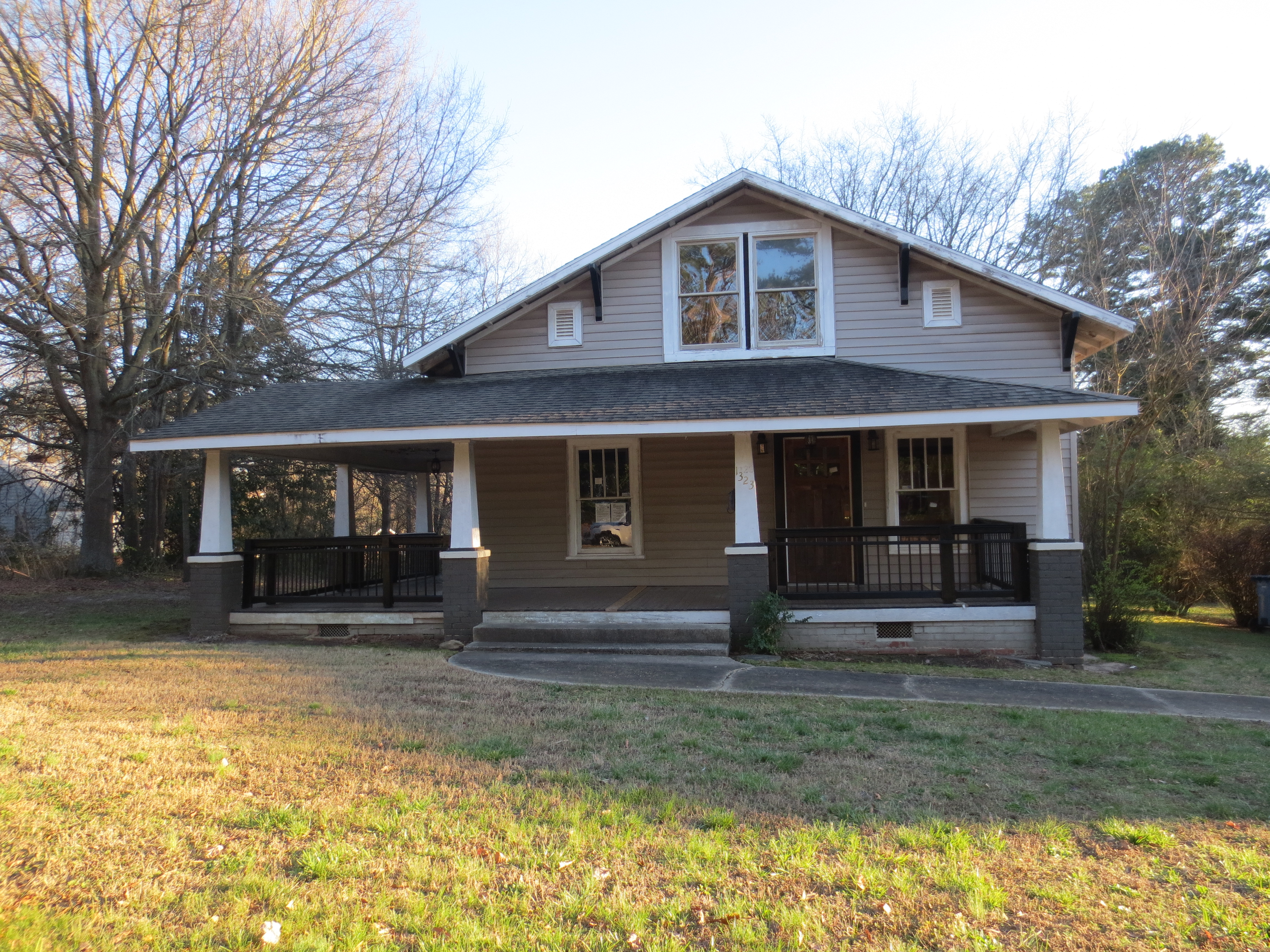 1323 3rd Ave NWHickory, NC, 28601Catawba County
