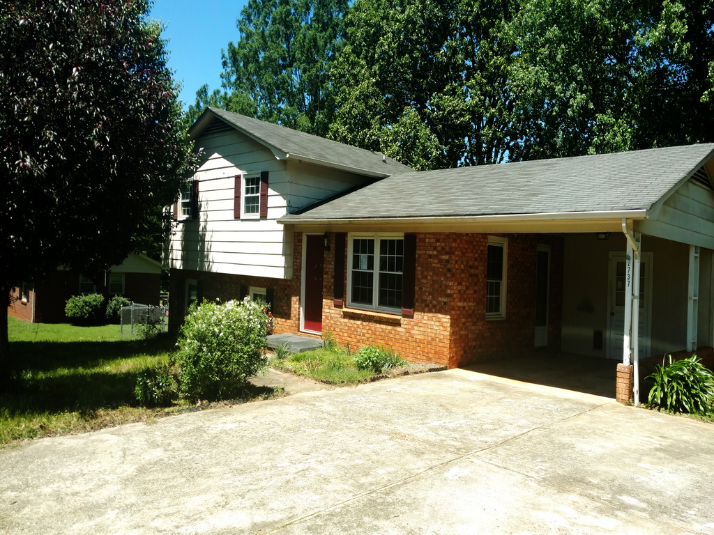 2737 33rd Ave NEHickory, NC, 28601Catawba County