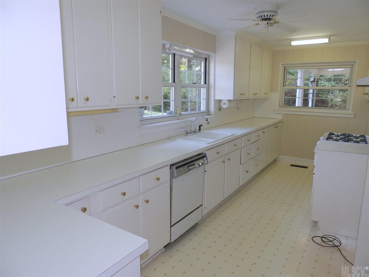 1280 10TH ST BLVD NW, Hickory, NC 28601