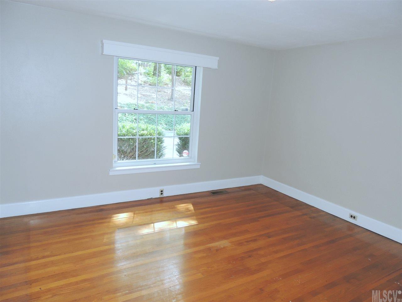 1280 10TH ST BLVD NW, Hickory, NC 28601