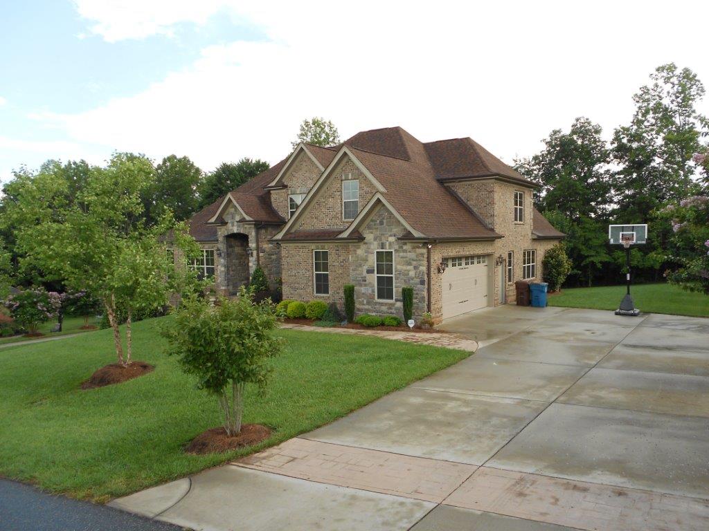 6302 Dwayne Starnes Dr, Hickory, NC 28602