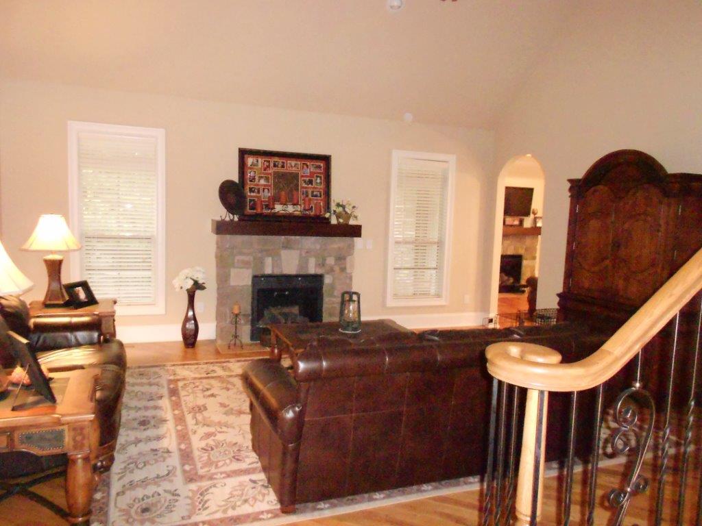 6302 Dwayne Starnes Dr, Hickory, NC 28602