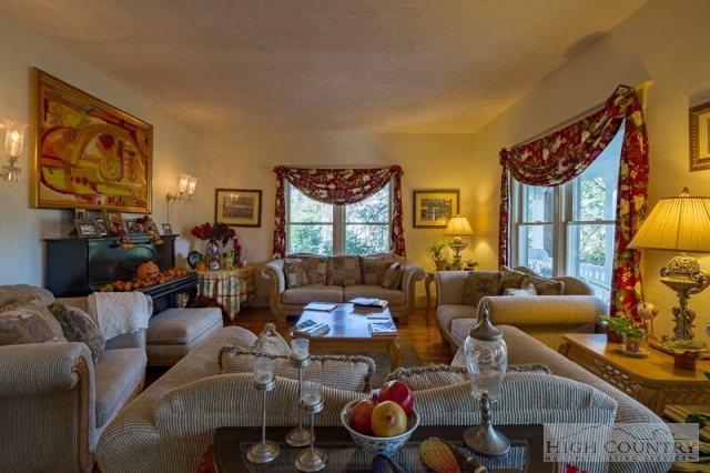 4584 NC Highway 194 South , Banner Elk, NC 28604