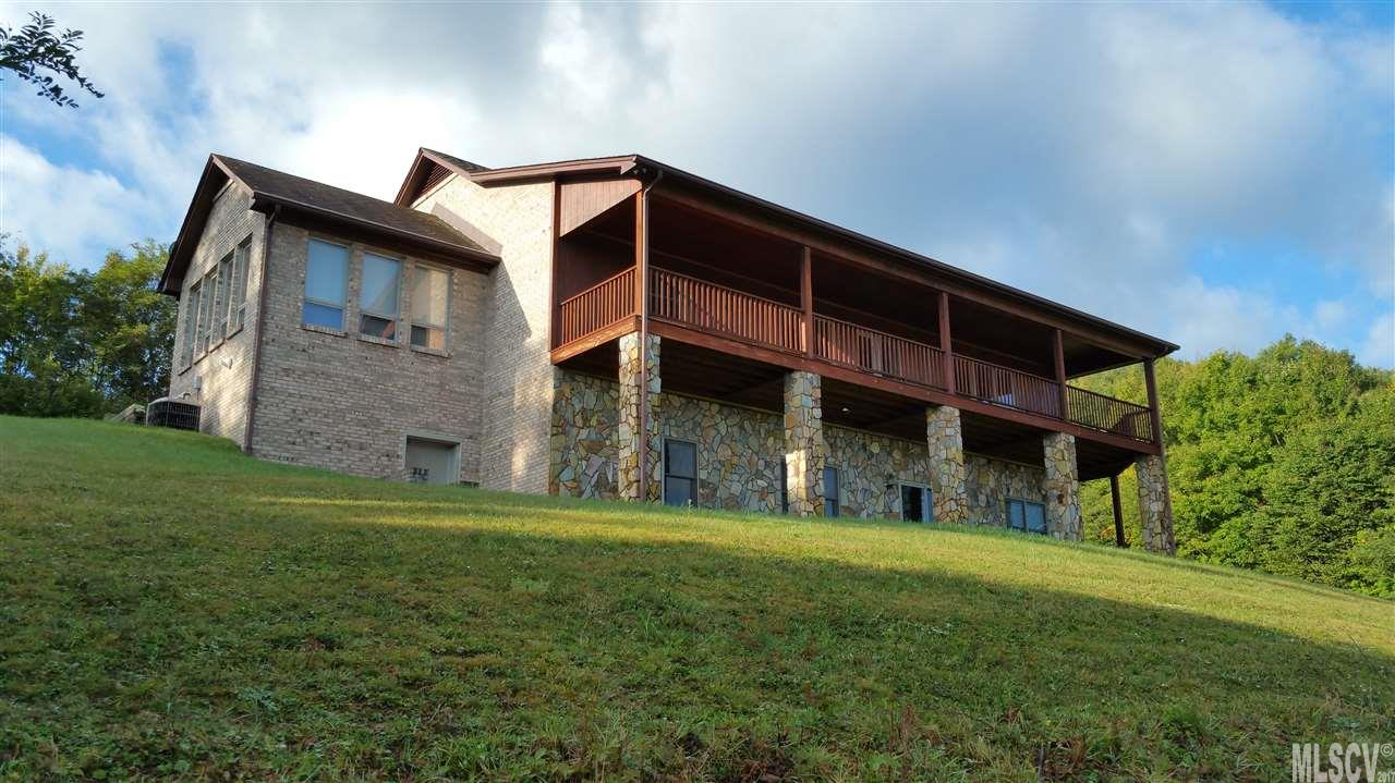 668 PIGEON ROOST RD, Banner Elk, NC 28604