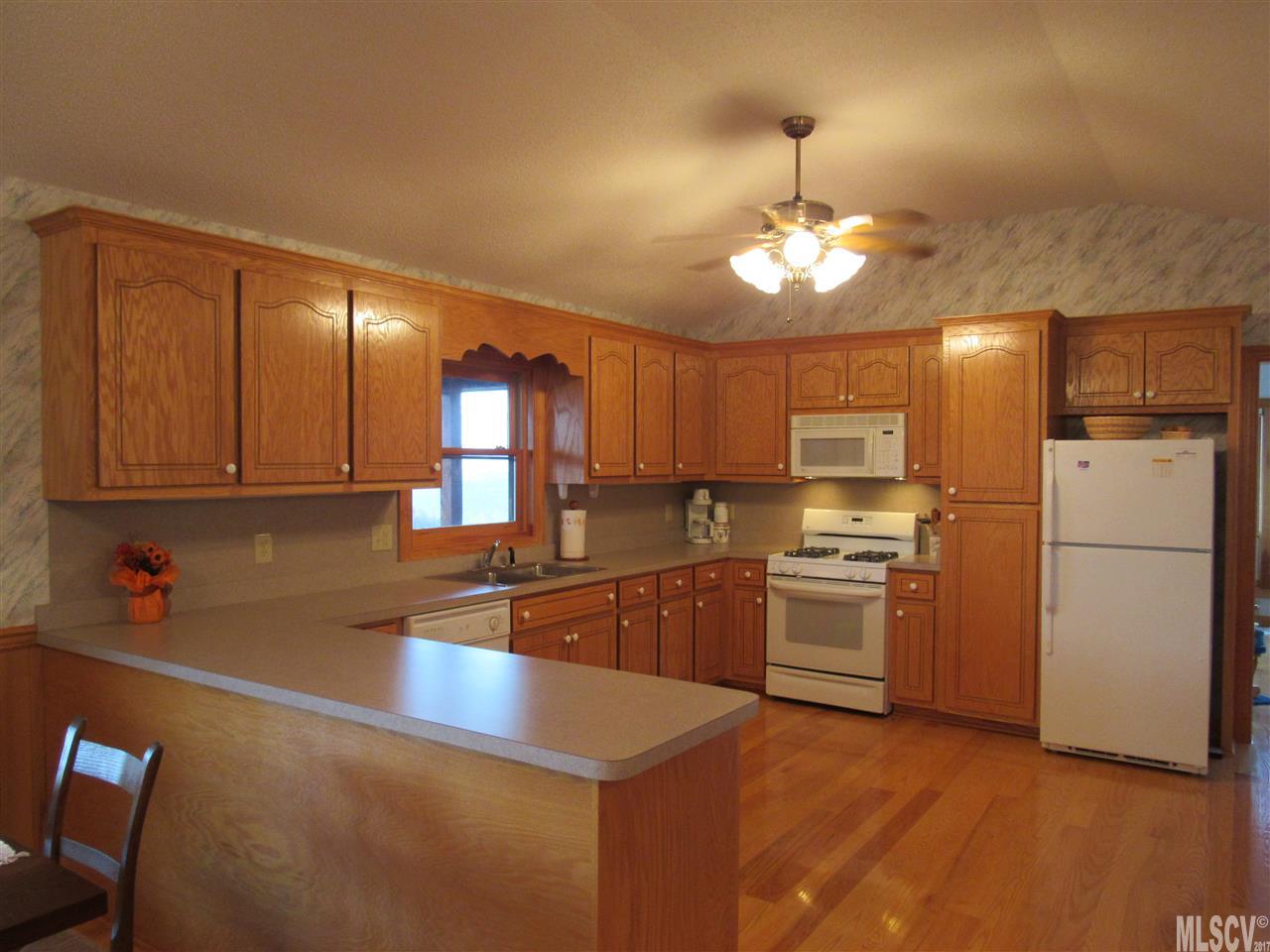 668 PIGEON ROOST RD, Banner Elk, NC 28604