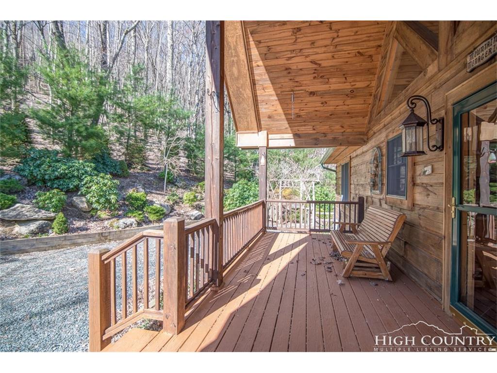 384 Nettles Ridge Rd, Banner Elk, NC 28604