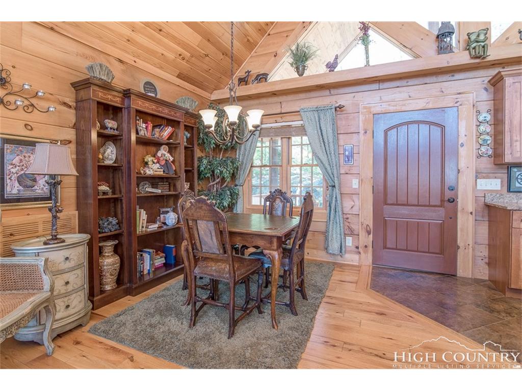 384 Nettles Ridge Rd, Banner Elk, NC 28604