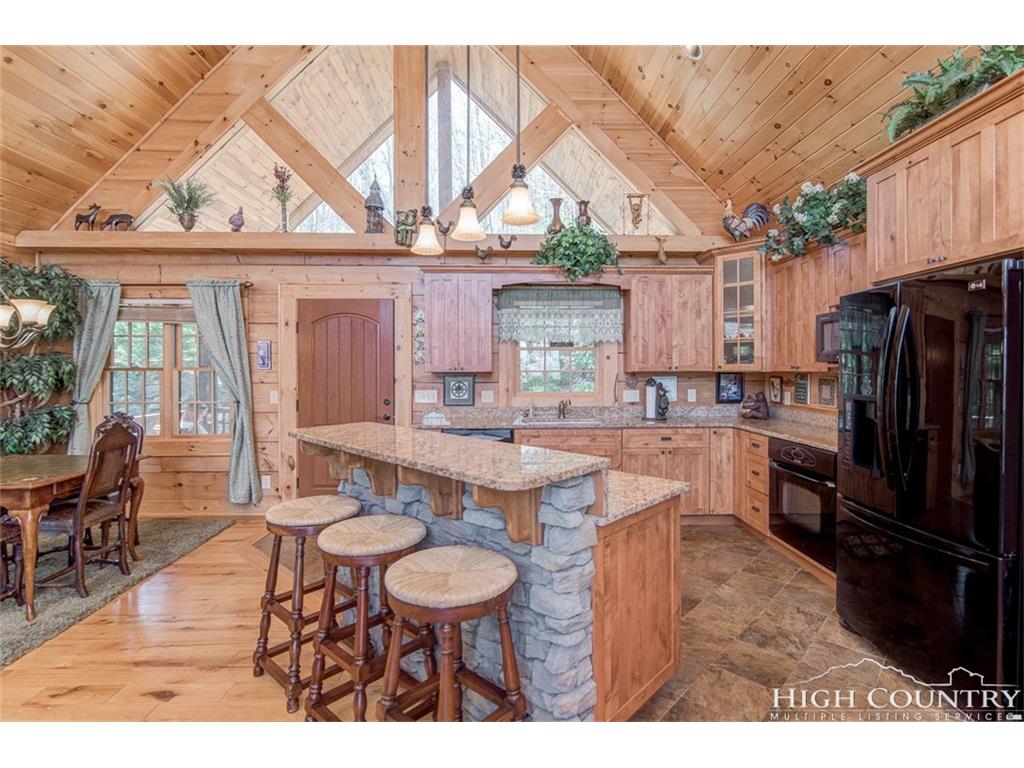 384 Nettles Ridge Rd, Banner Elk, NC 28604