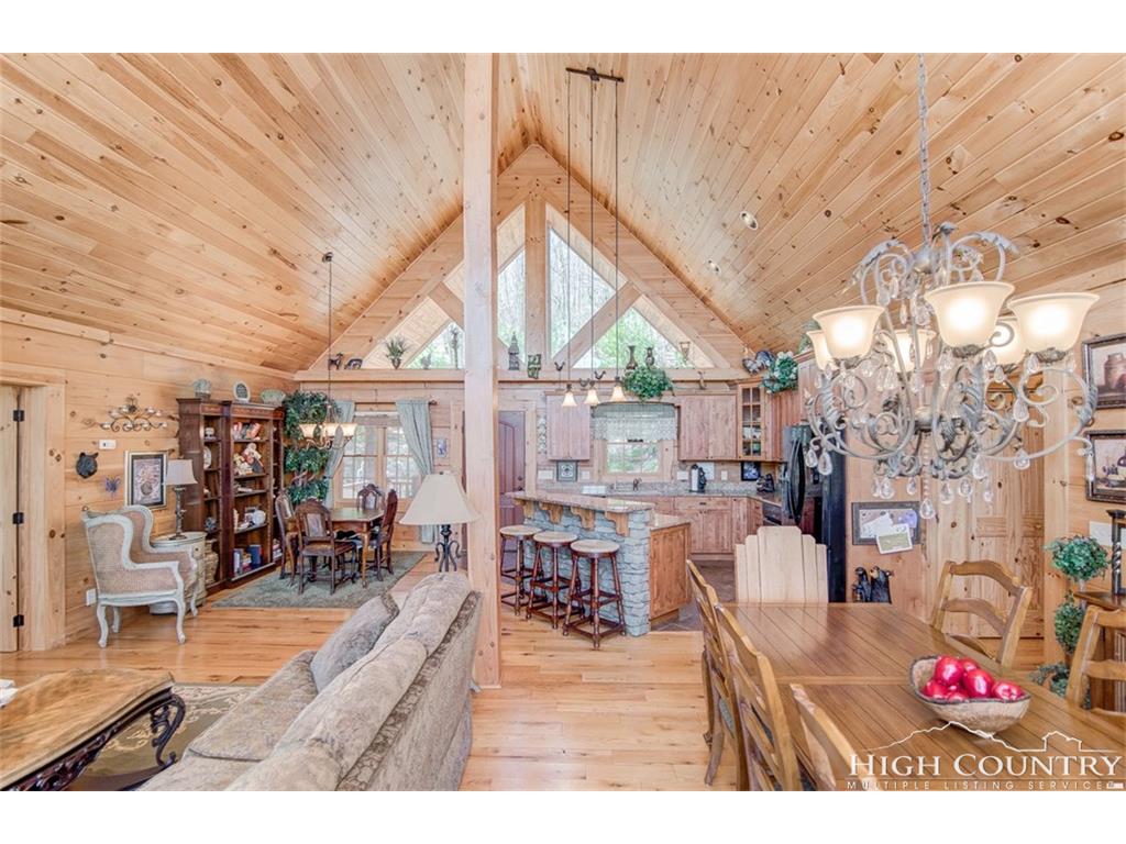384 Nettles Ridge Rd, Banner Elk, NC 28604
