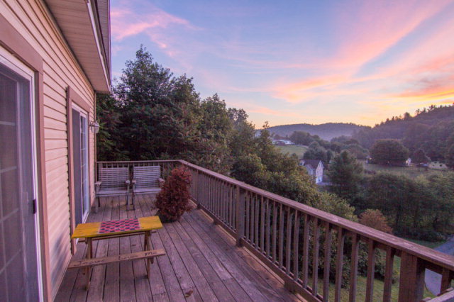 230 BRADY LN, Deep Gap, NC 28618