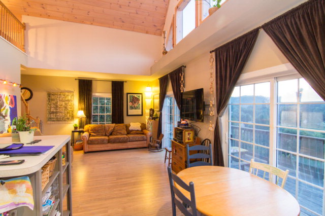 230 BRADY LN, Deep Gap, NC 28618