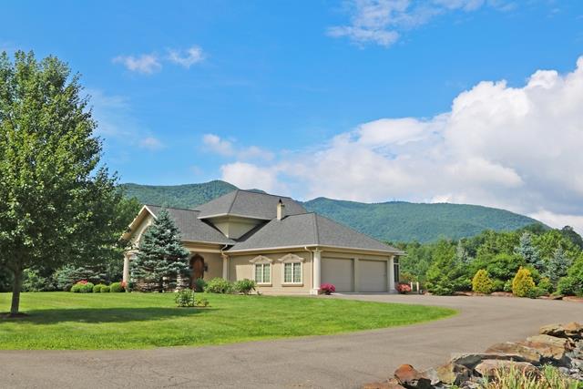 1352 Deep Ford Road, Lansing, NC 28643