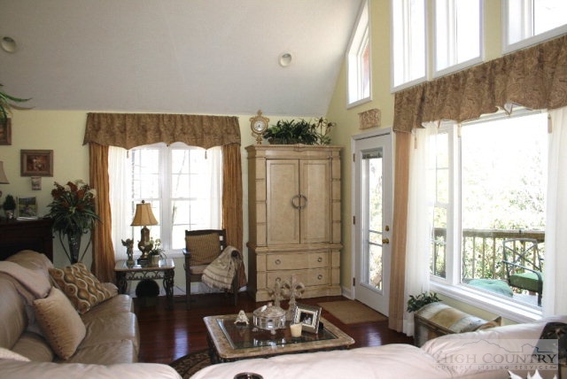 85 Sarahs Spring, Linville Falls, NC 28647