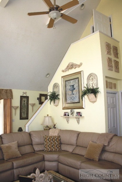 85 Sarahs Spring, Linville Falls, NC 28647