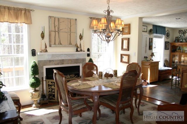 85 Sarahs Spring, Linville Falls, NC 28647
