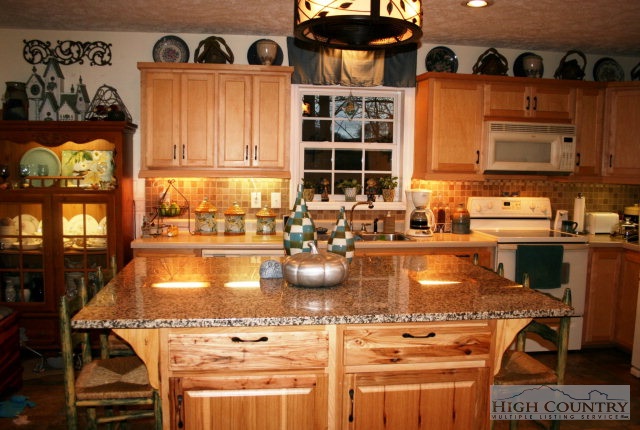 85 Sarahs Spring, Linville Falls, NC 28647