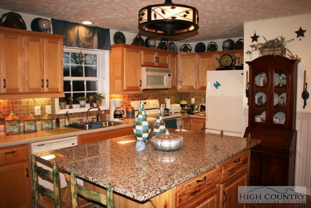 85 Sarahs Spring, Linville Falls, NC 28647