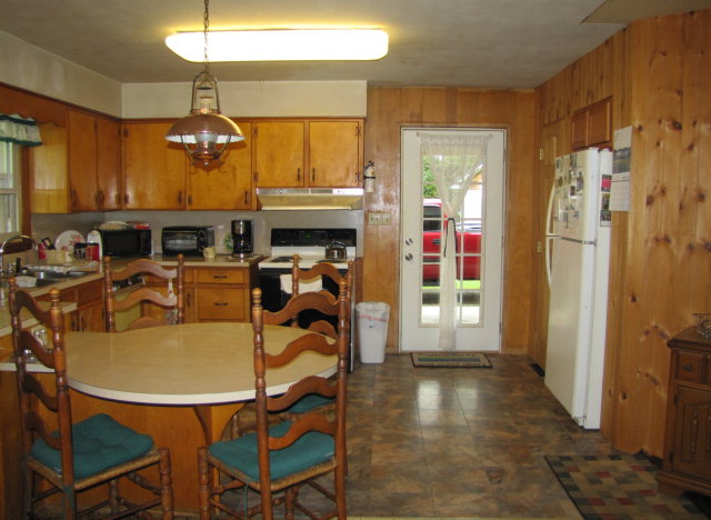 12216 US Highway 421 N, Zionville, NC 28698