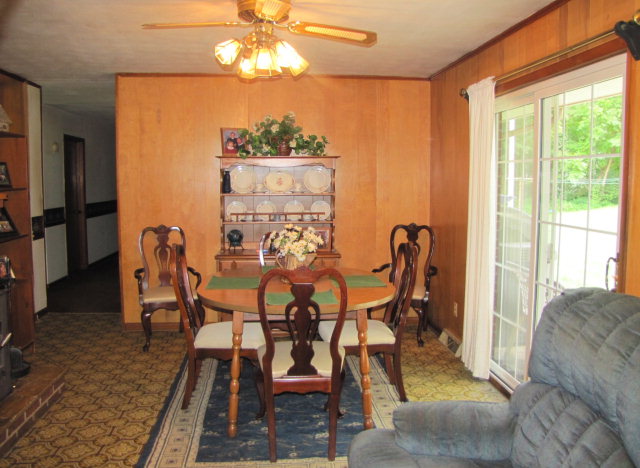 12216 US Highway 421 N, Zionville, NC 28698