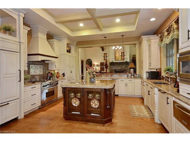 806 Blackthorne Lane, Arden, NC 28704