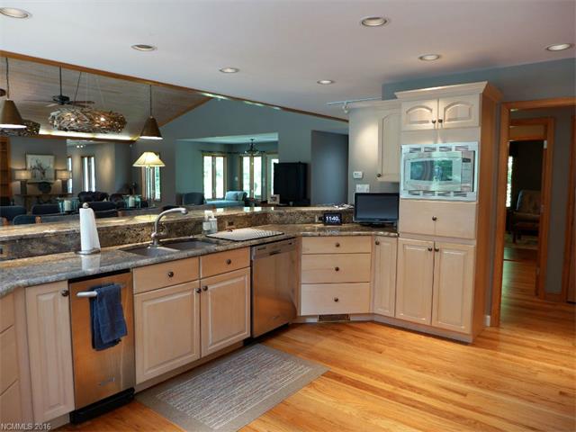 228 Arrowhead Road, Brevard, NC 28712