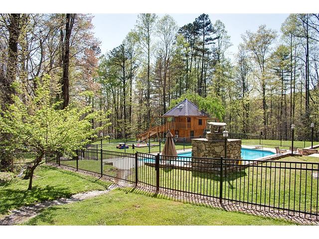 388/288/228 Hard to Find Drive, Brevard, NC 28712