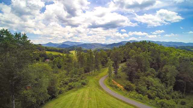 260 Taylor Lane, Burnsville, NC 28714
