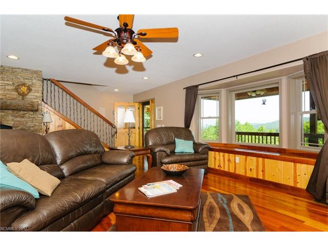 216 Simmons Road, Burnsville, NC 28714