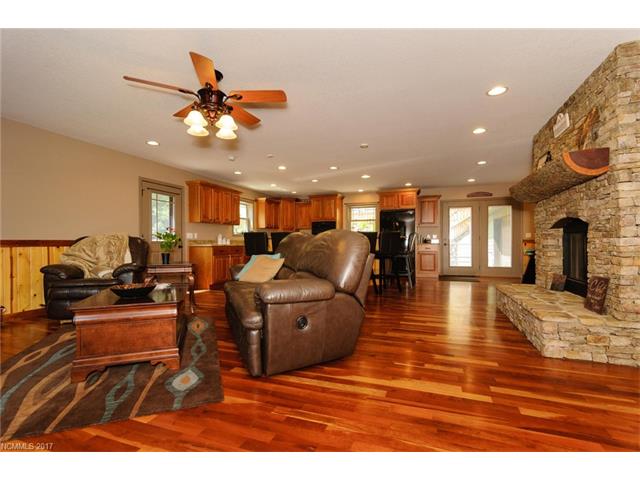 216 Simmons Road, Burnsville, NC 28714