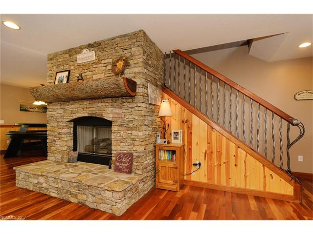 216 Simmons Road, Burnsville, NC 28714