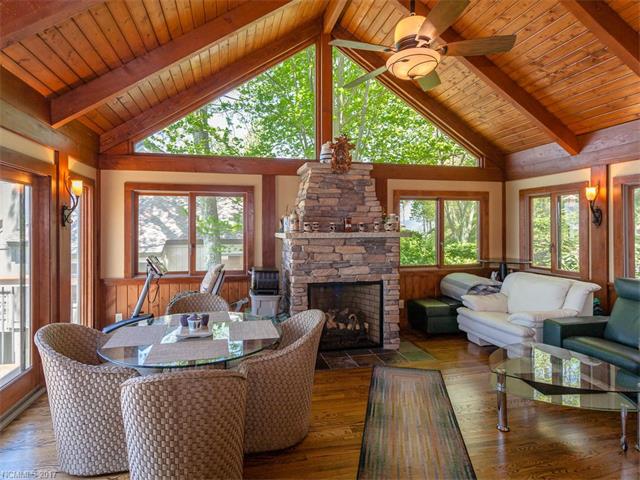 460 Rhododendron Ln, Burnsville, NC 28714