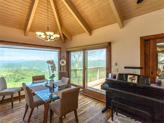 460 Rhododendron Ln, Burnsville, NC 28714