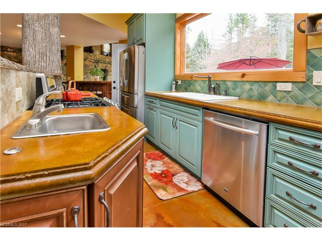 259 Black Oak Cove Road, Candler, NC 28715
