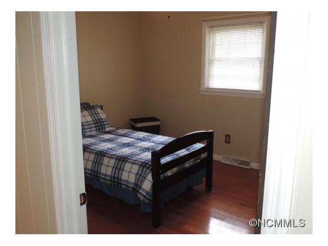 141 Chambers Cove Road, Canton, NC 28716
