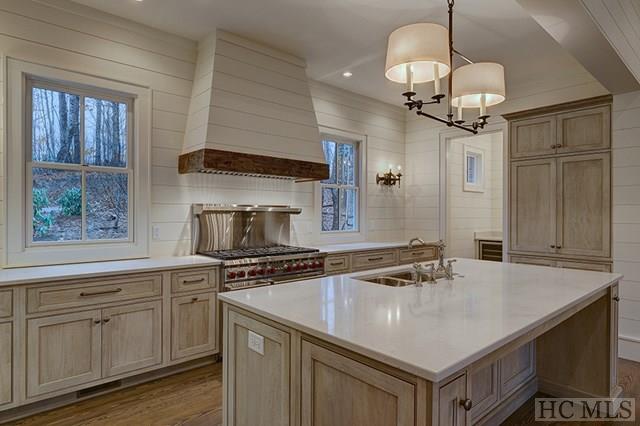 842 North High Mountain Drive, Cashiers, NC 28717